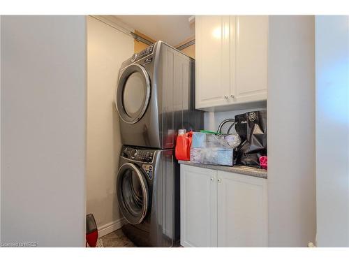 8233 Costabile Drive, Niagara Falls, ON - Indoor Photo Showing Laundry Room