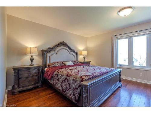 8233 Costabile Drive, Niagara Falls, ON - Indoor Photo Showing Bedroom