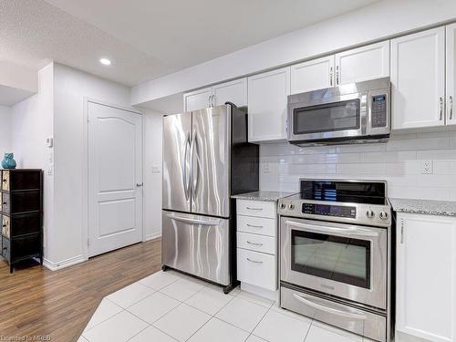 142 Widdicombe Hill Boulevard, Toronto, ON - Indoor Photo Showing Kitchen