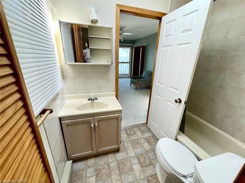 264 Robins Point Road, Tay, ON - Indoor Photo Showing Bathroom