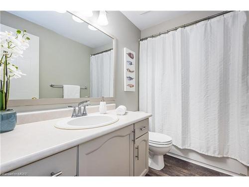 61-42 Green Valley Drive, Kitchener, ON - Indoor Photo Showing Bathroom