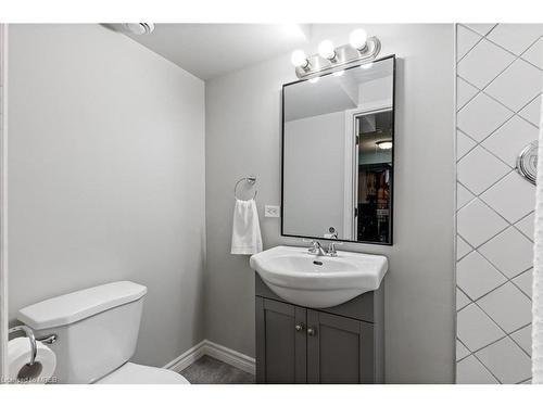 96-302 College Avenue W, Guelph, ON - Indoor Photo Showing Bathroom