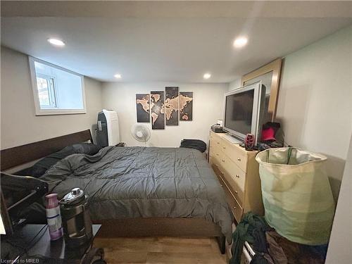 124 Carrick Avenue, Hamilton, ON - Indoor Photo Showing Bedroom