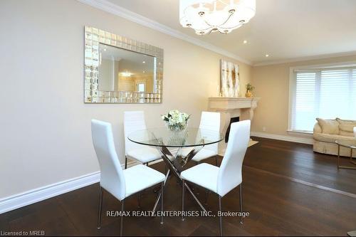 5138 Cherryhill Crescent, Burlington, ON - Indoor Photo Showing Dining Room