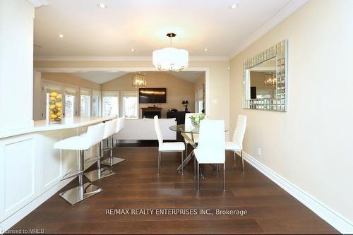 5138 Cherryhill Crescent, Burlington, ON - Indoor Photo Showing Dining Room