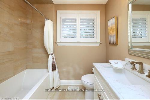 5138 Cherryhill Crescent, Burlington, ON - Indoor Photo Showing Bathroom