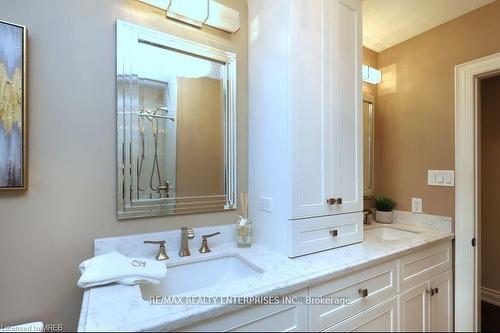 5138 Cherryhill Crescent, Burlington, ON - Indoor Photo Showing Bathroom