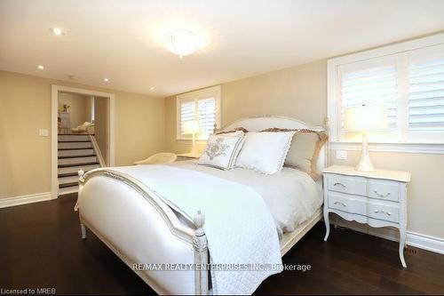5138 Cherryhill Crescent, Burlington, ON - Indoor Photo Showing Bedroom