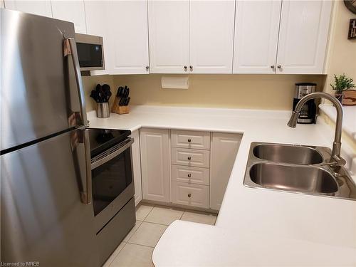 305 Mariners Way, Collingwood, ON - Indoor Photo Showing Kitchen With Double Sink