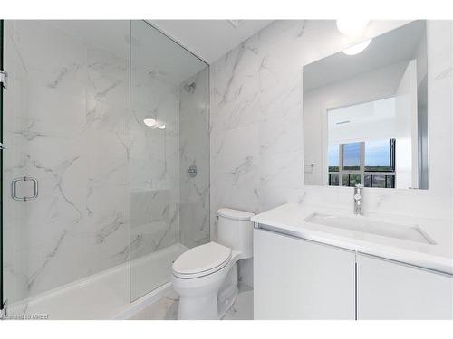 527-405 Dundas Street W, Oakville, ON - Indoor Photo Showing Bathroom