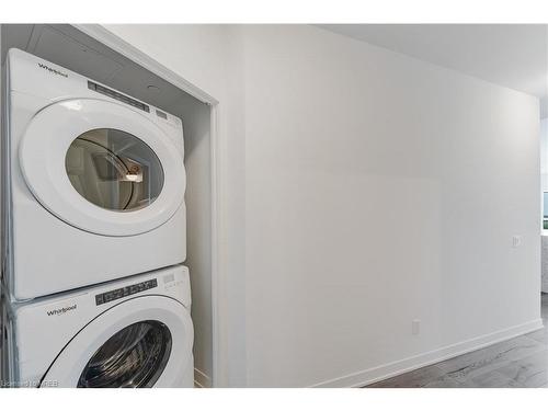 527-405 Dundas Street W, Oakville, ON - Indoor Photo Showing Laundry Room