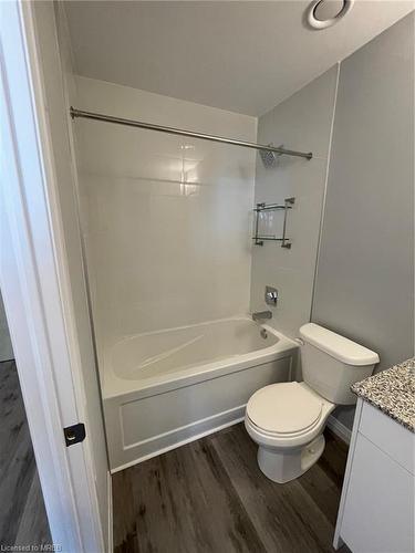 804-60 Charles Street W, Kitchener, ON - Indoor Photo Showing Bathroom
