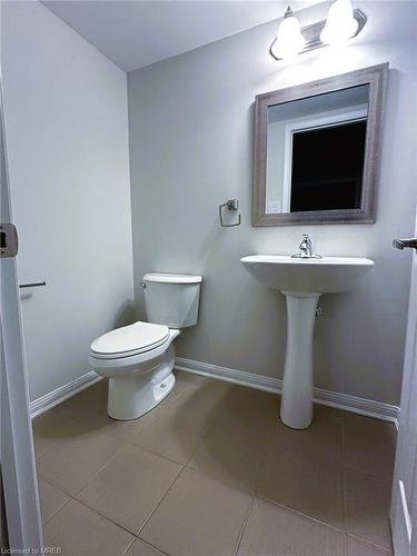 517 Cavanagh Lane, Milton, ON - Indoor Photo Showing Bathroom