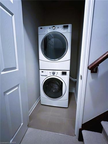517 Cavanagh Lane, Milton, ON - Indoor Photo Showing Laundry Room