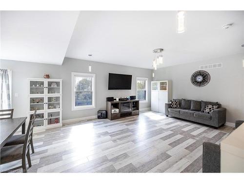 4 Suter Drive, Kirkfield, ON - Indoor Photo Showing Living Room