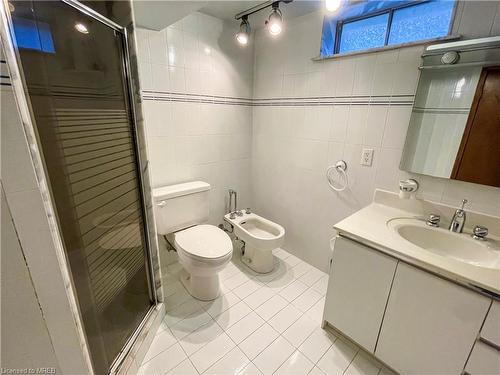 20 Drury Crescent, St. Catharines, ON - Indoor Photo Showing Bathroom