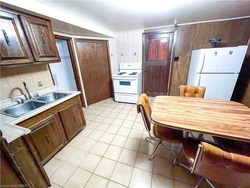 20 Drury Crescent, St. Catharines, ON - Indoor Photo Showing Kitchen With Double Sink