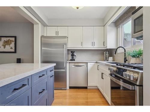 59-1080 Walden Circle, Mississauga, ON - Indoor Photo Showing Kitchen With Upgraded Kitchen