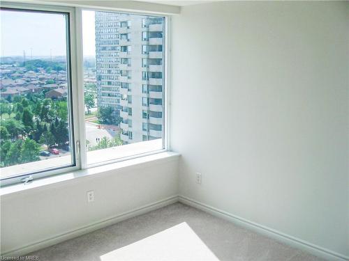 910-385 Prince Of Wales Drive, Mississauga, ON - Indoor Photo Showing Other Room