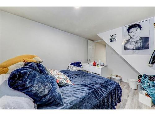 114 Royal Avenue, Hamilton, ON - Indoor Photo Showing Bedroom