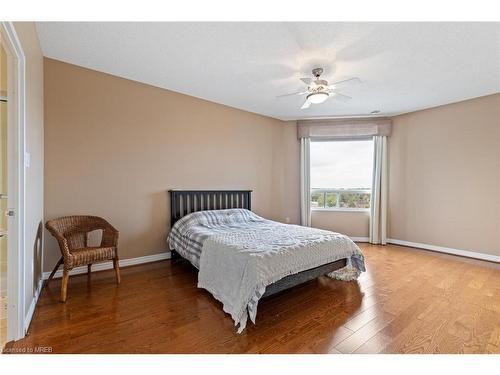 1010-60 Wyndham Street S, Guelph, ON - Indoor Photo Showing Bedroom