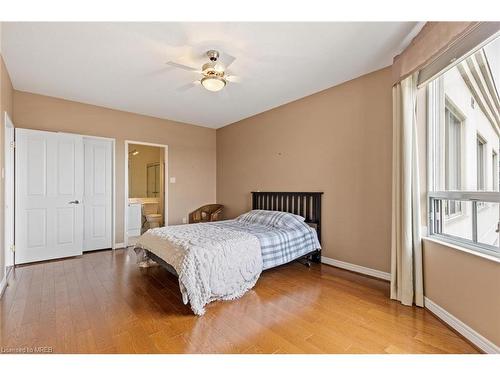 1010-60 Wyndham Street S, Guelph, ON - Indoor Photo Showing Bedroom