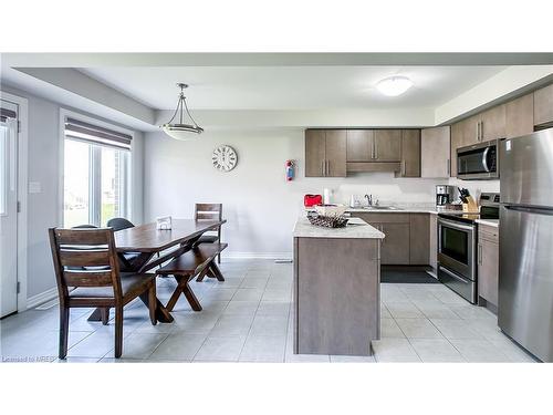 146 Juneberry Road, Thorold, ON - Indoor Photo Showing Kitchen