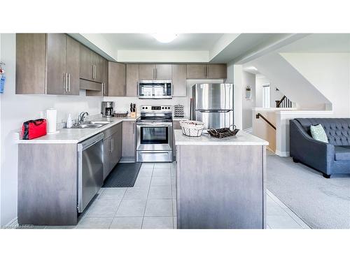 146 Juneberry Road, Thorold, ON - Indoor Photo Showing Kitchen