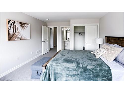 146 Juneberry Road, Thorold, ON - Indoor Photo Showing Bedroom
