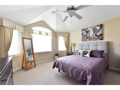 24-254 Summerfield Drive, Guelph, ON - Indoor Photo Showing Bedroom
