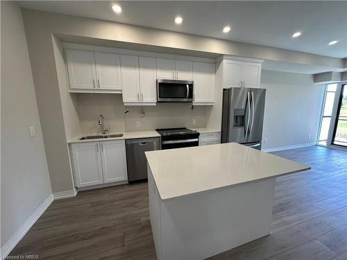 130-50 Herrick Avenue, St. Catharines, ON - Indoor Photo Showing Kitchen With Double Sink With Upgraded Kitchen