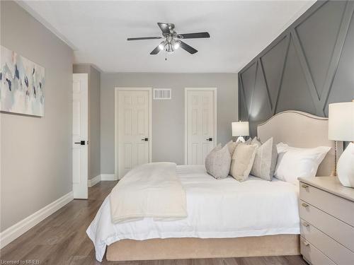 5021 Bunton Crescent, Burlington, ON - Indoor Photo Showing Bedroom