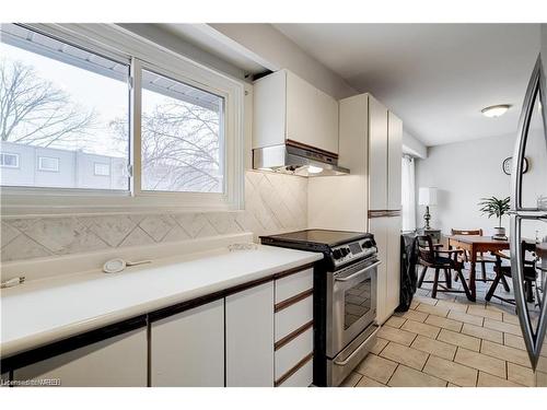 136-2315 Bromsgrove Road, Mississauga, ON - Indoor Photo Showing Kitchen