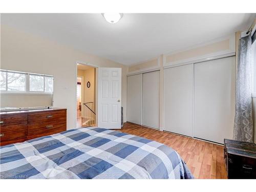 136-2315 Bromsgrove Road, Mississauga, ON - Indoor Photo Showing Bedroom