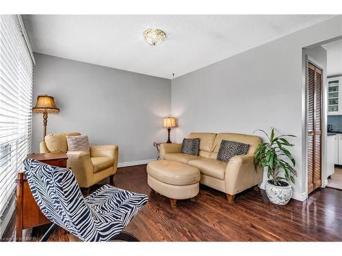 366 Marf Avenue, Mississauga, ON - Indoor Photo Showing Living Room
