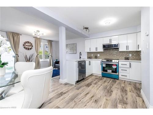 24 Mountain Laurel Crescent, Kitchener, ON - Indoor Photo Showing Kitchen