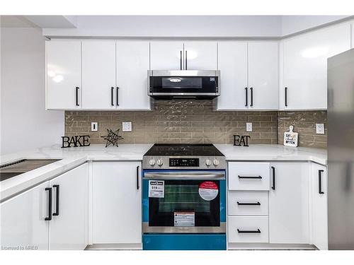 24 Mountain Laurel Crescent, Kitchener, ON - Indoor Photo Showing Kitchen With Upgraded Kitchen