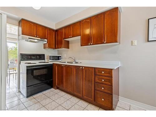 35 Chatsworth Crescent, Waterdown, ON - Indoor Photo Showing Kitchen With Double Sink