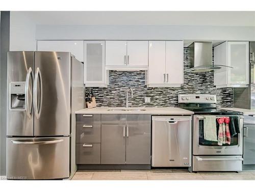 3-618 Barton Street, Stoney Creek, ON - Indoor Photo Showing Kitchen With Upgraded Kitchen