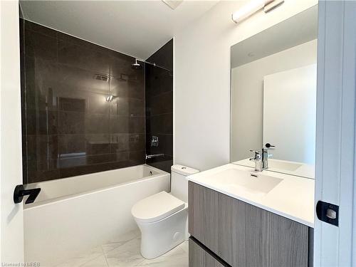 414-220 Missinnihe Way, Mississauga, ON - Indoor Photo Showing Bathroom