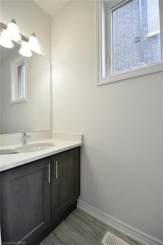 13 Dore Drive, Brantford, ON - Indoor Photo Showing Bathroom