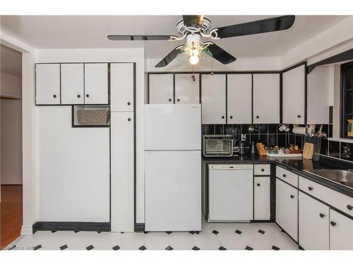 37 Kingsmere Crescent, Brampton, ON - Indoor Photo Showing Kitchen