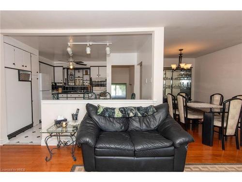 37 Kingsmere Crescent, Brampton, ON - Indoor Photo Showing Living Room