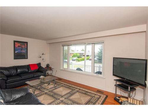 37 Kingsmere Crescent, Brampton, ON - Indoor Photo Showing Living Room