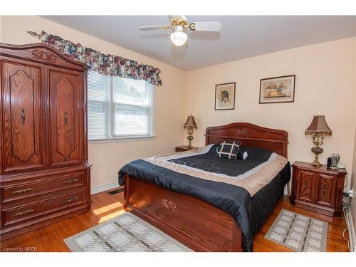 37 Kingsmere Crescent, Brampton, ON - Indoor Photo Showing Bedroom