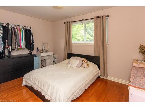 37 Kingsmere Crescent, Brampton, ON - Indoor Photo Showing Bedroom