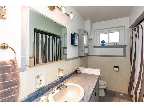37 Kingsmere Crescent, Brampton, ON - Indoor Photo Showing Bathroom