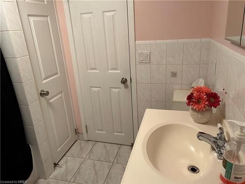 37 Kingsmere Crescent, Brampton, ON - Indoor Photo Showing Bathroom