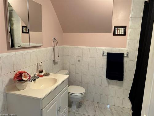 37 Kingsmere Crescent, Brampton, ON - Indoor Photo Showing Bathroom