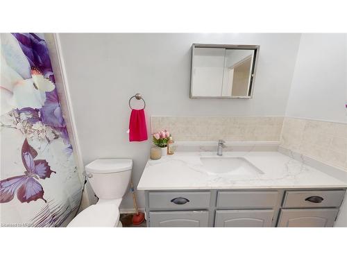 82 Moore Avenue, Aylmer, ON - Indoor Photo Showing Bathroom